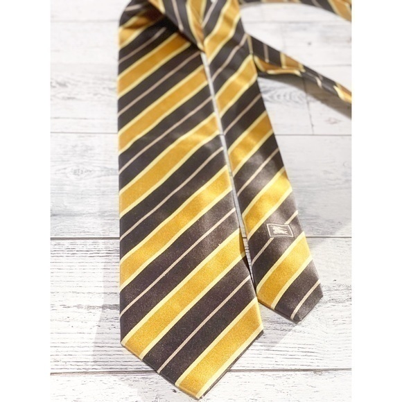 BURBERRY Italy Men's Classic 60" Neck Tie in Yellow Navy Stripe - Picture 1 of 6